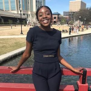 Meet your Posher, Laury